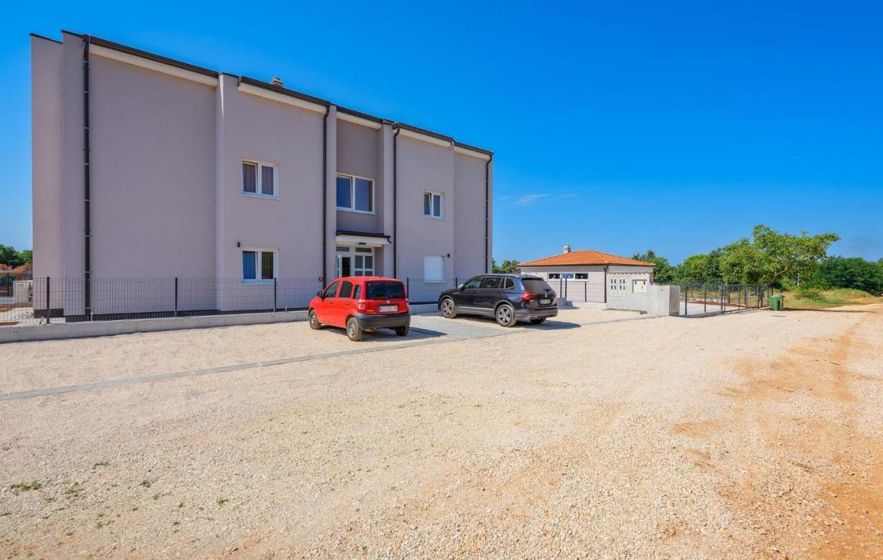 Apartmani Lucija Пореч Экстерьер фото
