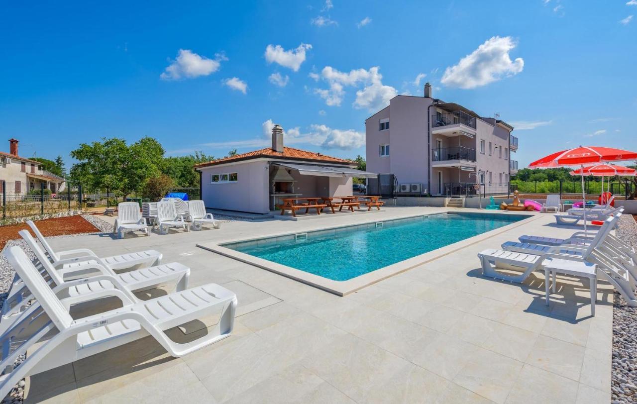 Apartmani Lucija Пореч Экстерьер фото