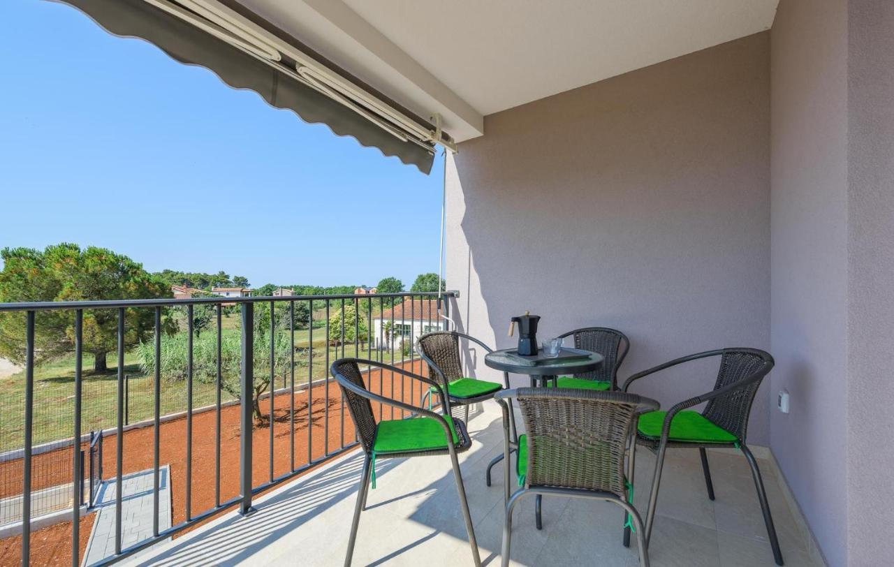 Apartmani Lucija Пореч Экстерьер фото