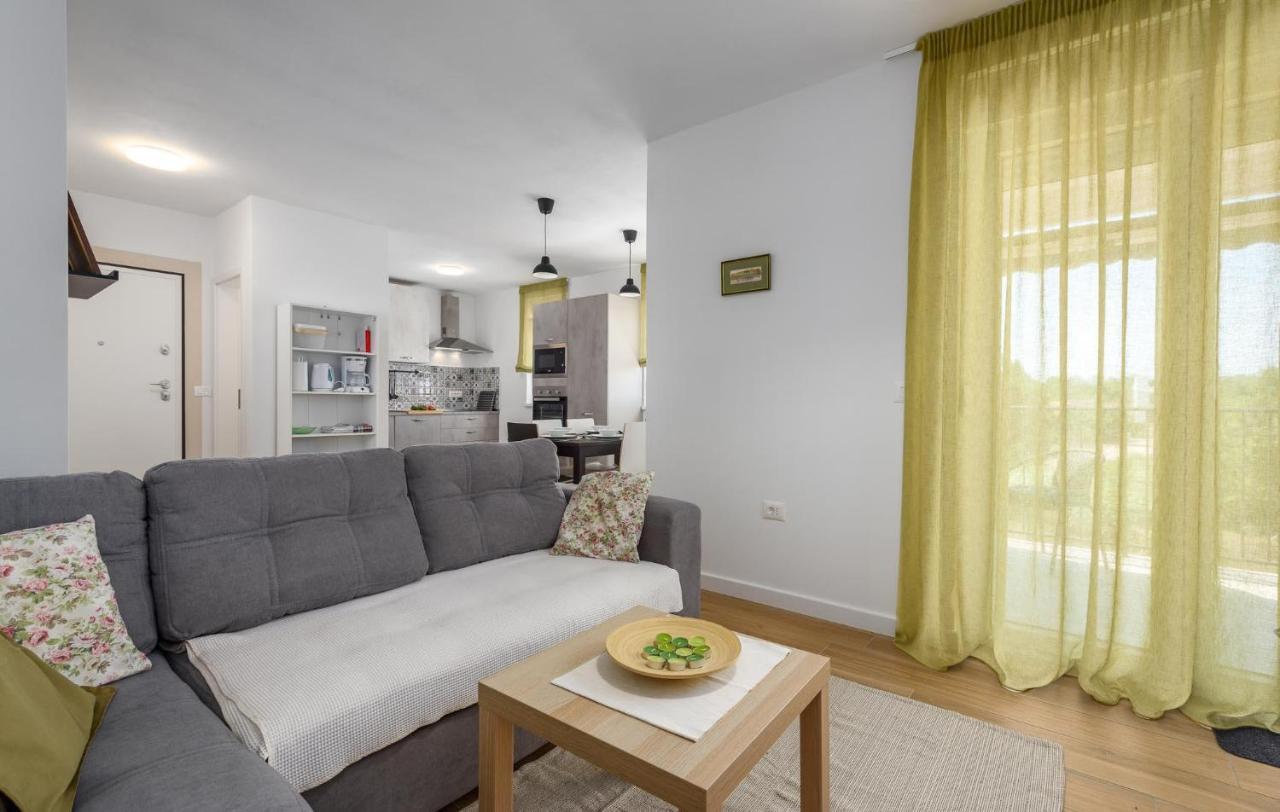 Apartmani Lucija Пореч Экстерьер фото