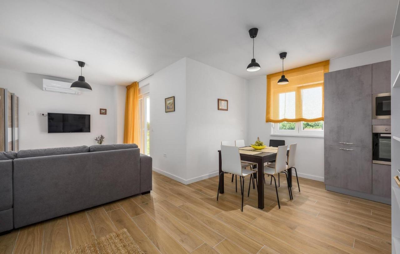 Apartmani Lucija Пореч Экстерьер фото